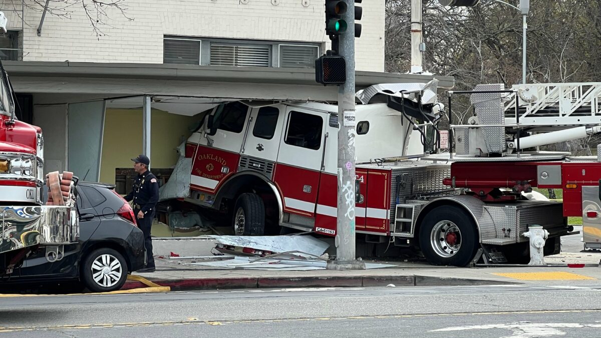 OAKLAND | Firefighters Injured | Fire truck, responding to a fire, crashes into an apartment building | Grand Avenue