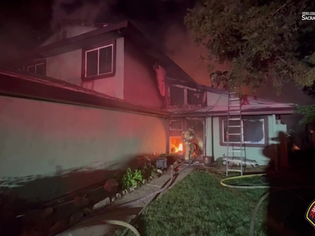 Fire Crews Quickly Contain Blaze in Rosemont, Saving Neighboring Homes cover